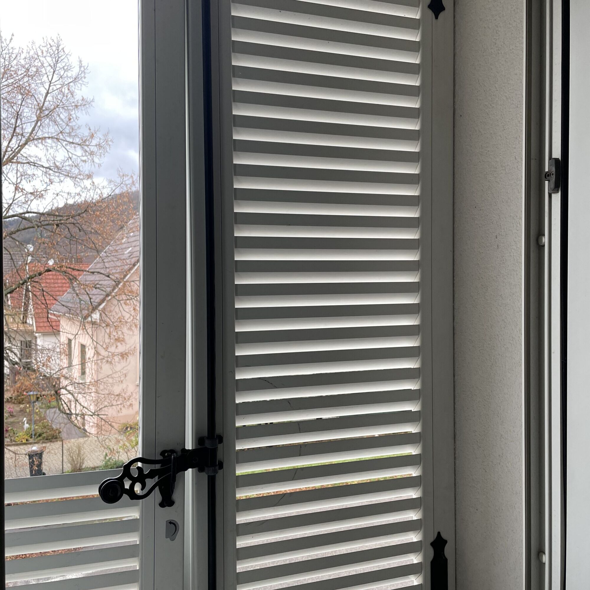 FERMETURES MENUISERIE REMY37 2000X2000 | Fermetures menuiseries Rémy Pourquoi engager un professionnel pour l’entretien et la réparation de volets ? Illzach