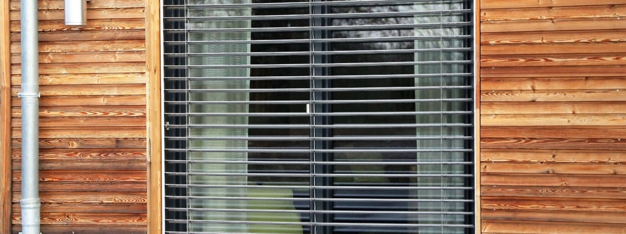 STORE 2000X750 | Fermetures menuiseries Rémy 4 raisons d’installer des volets solaires Guebwiller